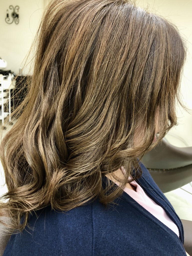 ヘアスタイルに透明感と立体感を出す為 ハイライト 入れてみませんかー メビウス つくば 美容室